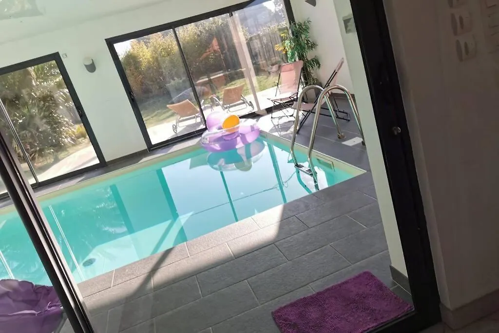 Villa Cassiopée piscine intérieure, proche plage Plounéour-Trez