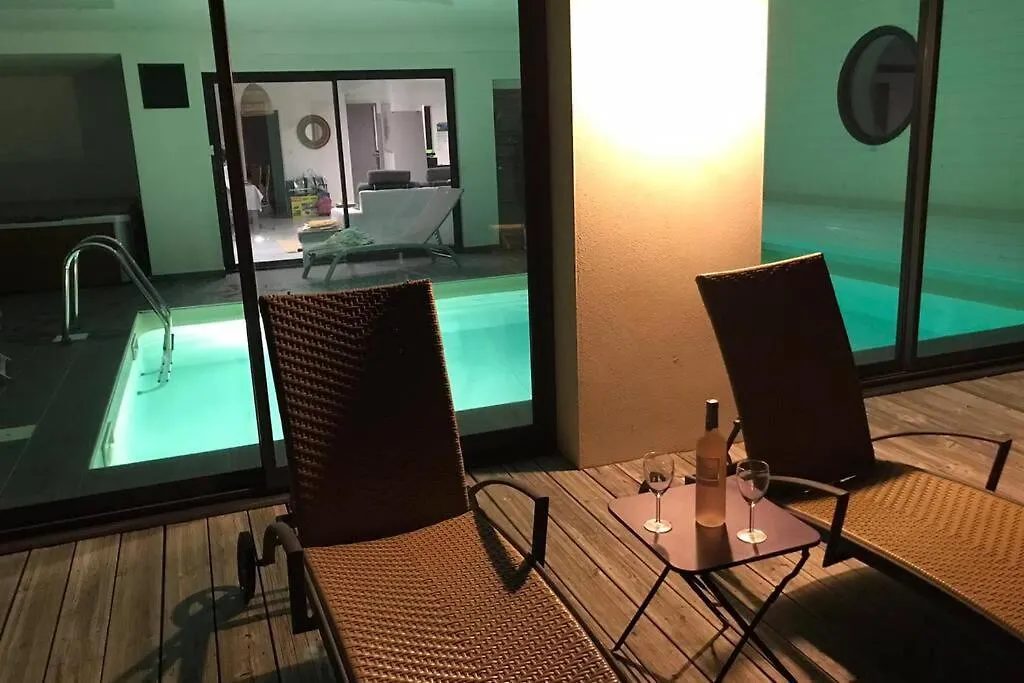 Villa Cassiopée piscine intérieure, proche plage Plounéour-Trez